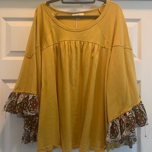 XL bell sleeve boutique top NWT